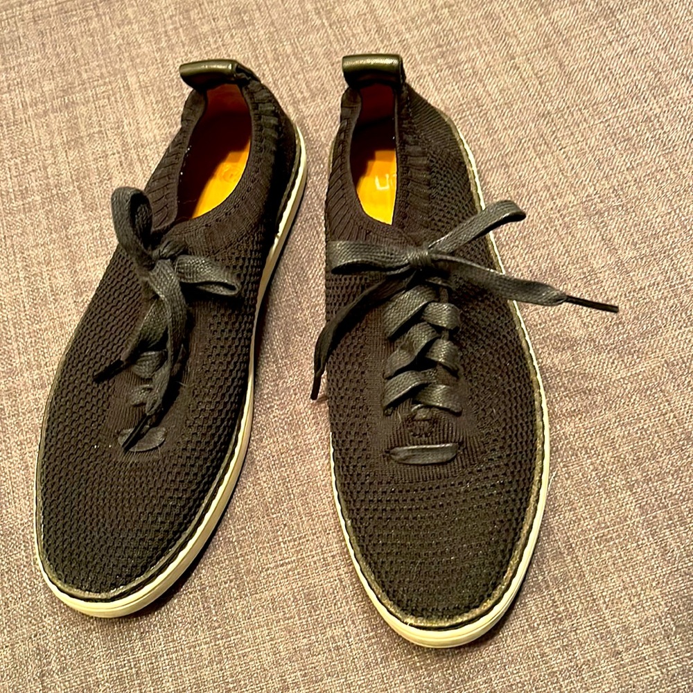 Like new UGG sneakers